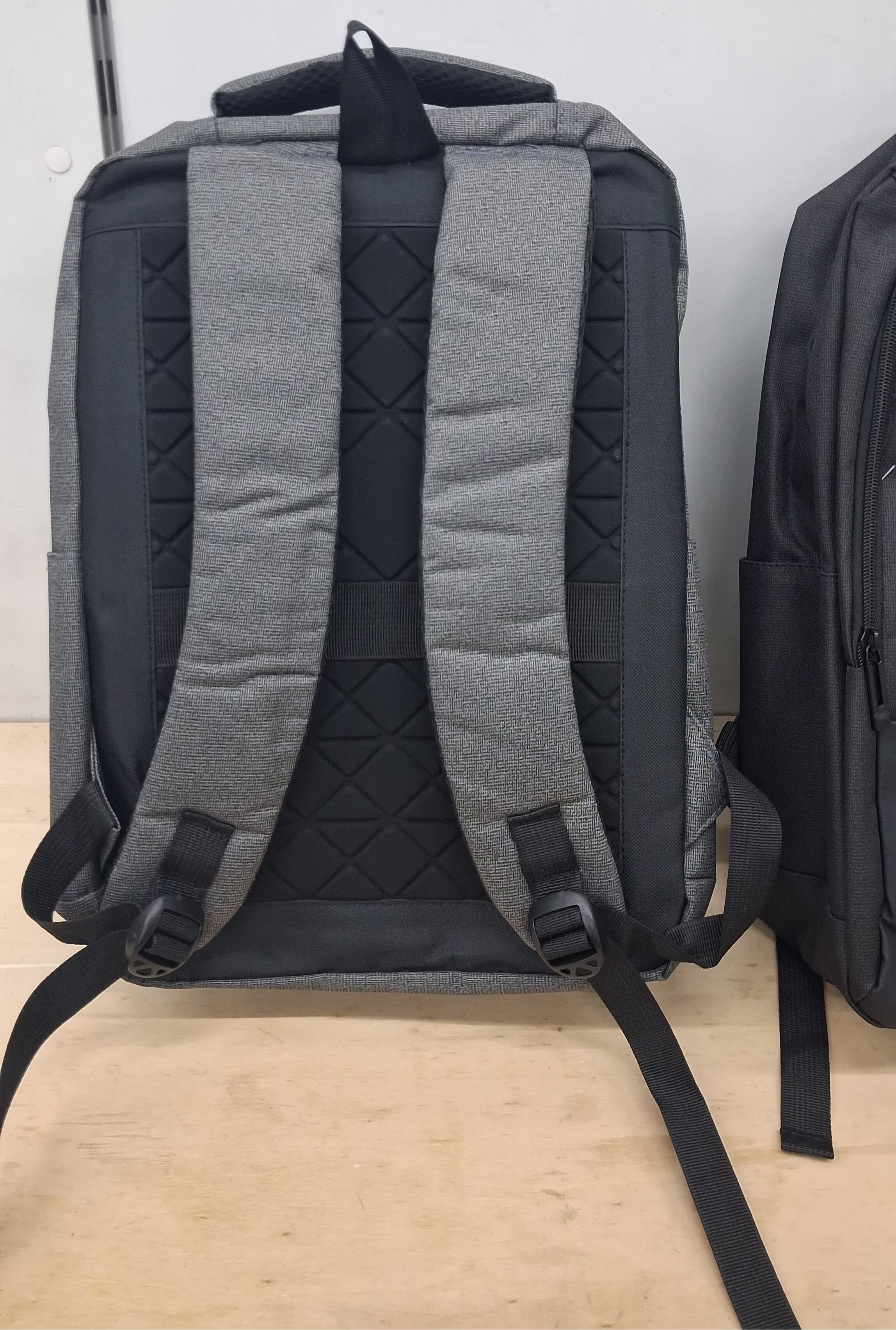 Conjunto de 2 Mochilas de Laptop